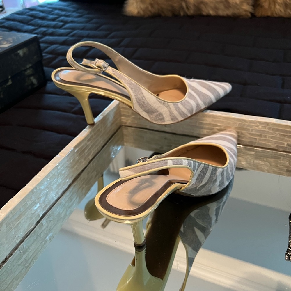 Calvin Klein sling back pump. Size 91/2 but fits like a 9.